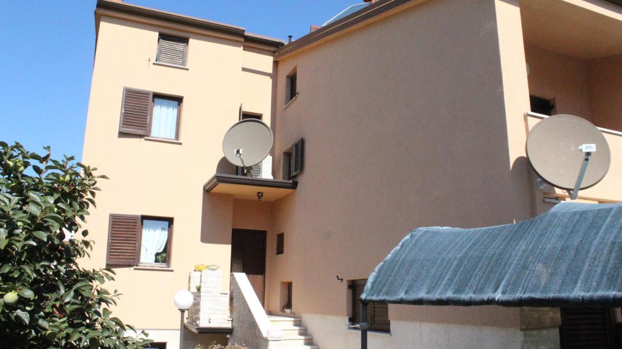 Apartman 100M2, Full Opremljen, Privatni Parking. Pula Exterior foto