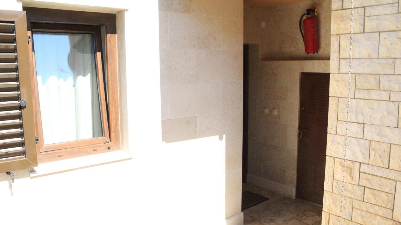 Apartman 100M2, Full Opremljen, Privatni Parking. Pula Exterior foto