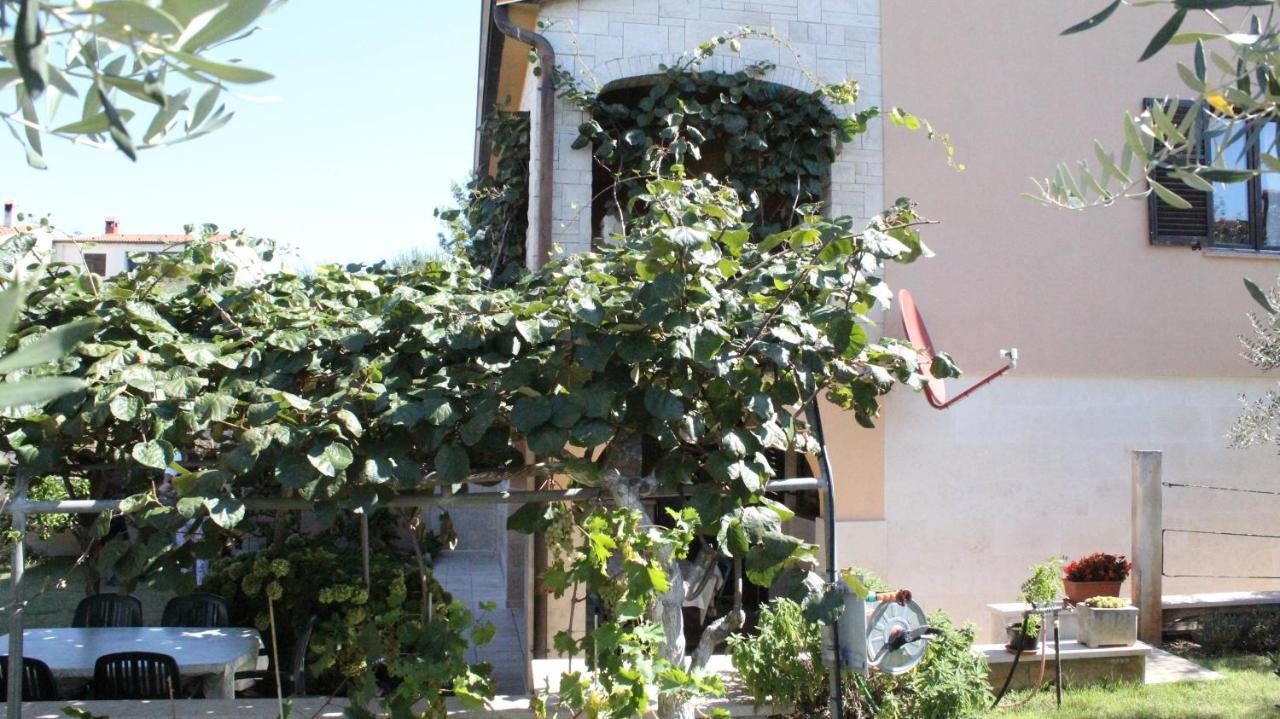 Apartman 100M2, Full Opremljen, Privatni Parking. Pula Exterior foto